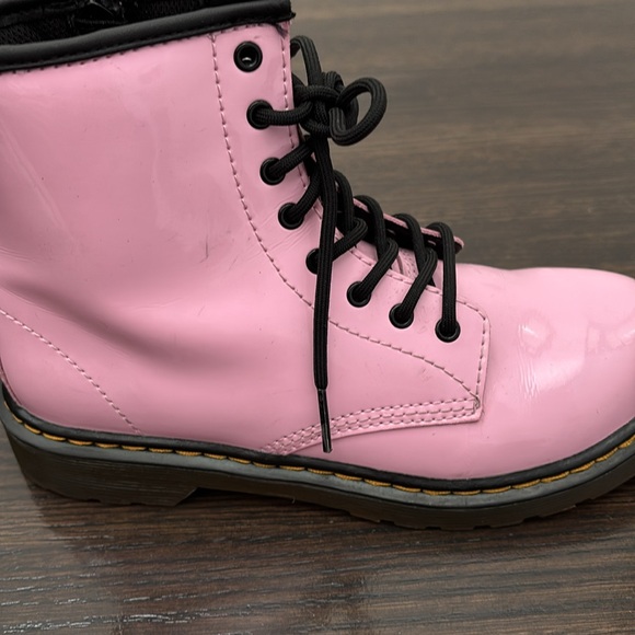 Pink patent Dr Marten 8 eye hole boots (kids) - Picture 9 of 16